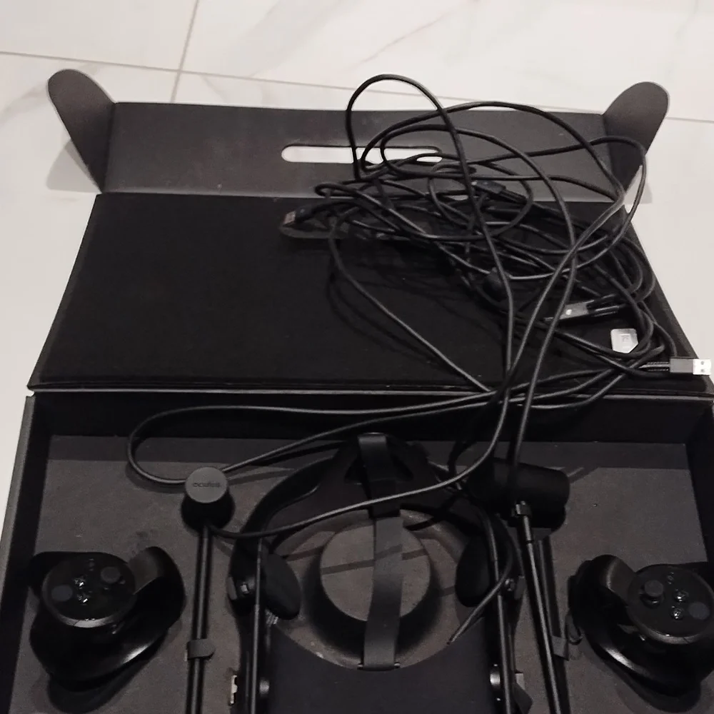 Oculus - Picture 2 of 5